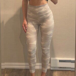Athleta Size Extra Small Elation Tight Legging in White Camo